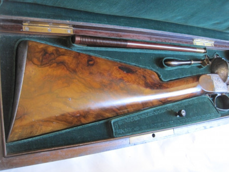Arma de fabricada en Paris entre 1860 y 1867, carabina con estuche con todos sus accesorios para regalo 01