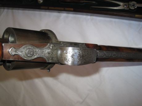 Arma de fabricada en Paris entre 1860 y 1867, carabina con estuche con todos sus accesorios para regalo 21
