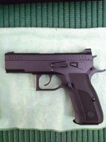 Hola compañeros
hace poco adquiri a un colega del foro una pistola de la marca suiza Sphinx AT2000 teniendo 22
