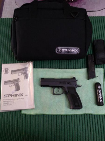 Hola compañeros
hace poco adquiri a un colega del foro una pistola de la marca suiza Sphinx AT2000 teniendo 21