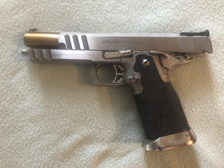 Buenos dias
Por no usar (200/300 tiros a lo más) vendo esta gran pistola, cañon AET, nunca IPSC, ya que 32