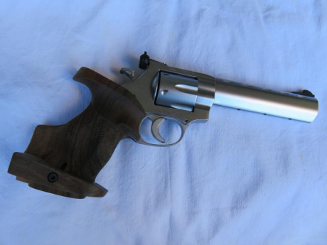 Compañeros, vendo el revolver mencionado, comprado NUEVO a finales de febrero de éste año, tiene menos 02