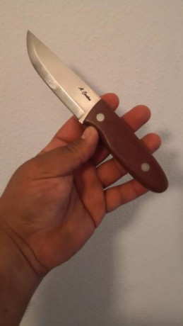 Se vende cuchillo en acero elmax de Alberto Castro medidas de la hoja 9'5 cm y un grosor de 4 mm está 01