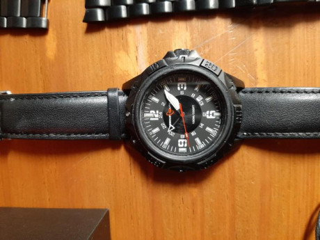 Pongo a la venta un magnifico reloj con iluminación de  tritio con función GMT hecho en suiza ArmourLite 12