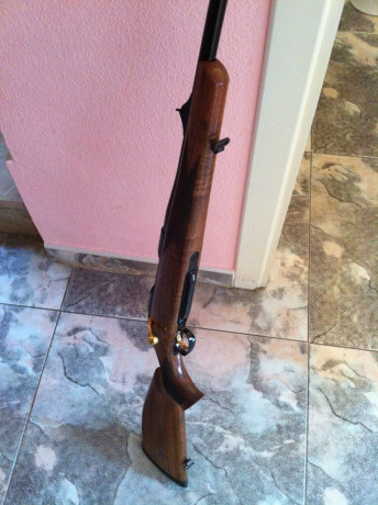 El amigo Antonio me dice q le anuncie este rifle para su venta.

Es un Sauer 90 final edición, en calibre 10