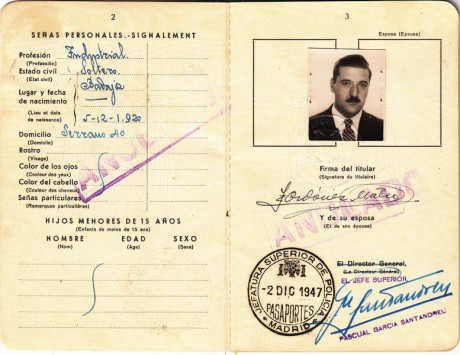  EN RECUERDO Y HOMENAJE A LOS QUE YA NO ESTÁN. 

Si pones en  GOOGLE   PASAPORTES EN LA MEMORIA  da igual 62