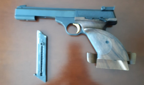Un compañero de club vende su pistola BROWNING INTERNACIONAL calibre 22lr, muy poco uso ya que se ha dedicado 02
