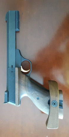 Un compañero de club vende su pistola BROWNING INTERNACIONAL calibre 22lr, muy poco uso ya que se ha dedicado 01