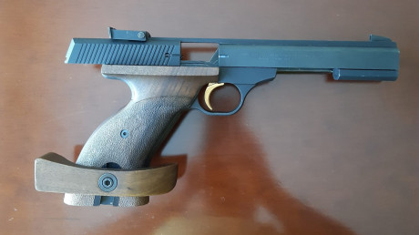 Un compañero de club vende su pistola BROWNING INTERNACIONAL calibre 22lr, muy poco uso ya que se ha dedicado 00