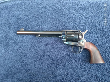 Se vende revolver del 44/40 de 8" marca Pietta en muy buen estado.
Está en Collado Villalba Madrid
Precio 02