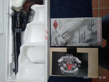 Se vende revolver del 44/40 de 8" marca Pietta en muy buen estado.
Está en Collado Villalba Madrid
Precio 21