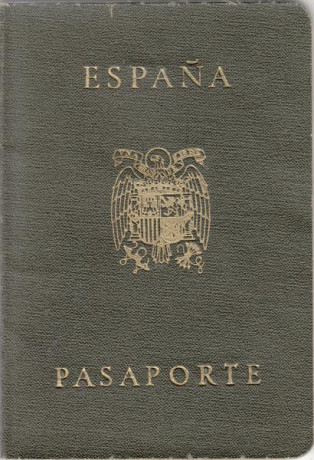  EN RECUERDO Y HOMENAJE A LOS QUE YA NO ESTÁN. 

Si pones en  GOOGLE   PASAPORTES EN LA MEMORIA  da igual 170