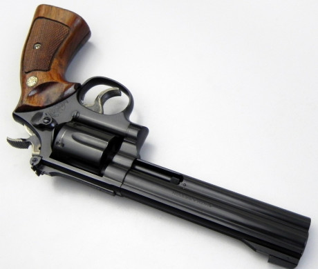 Que tal.
VENDIDO revolver Smith & Wesson K16-4. Longitud del cañón de 6 pulgadas y calibre .32 H&R 00