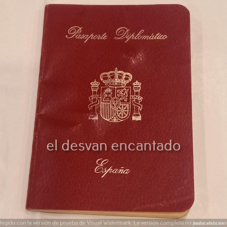  EN RECUERDO Y HOMENAJE A LOS QUE YA NO ESTÁN. 

Si pones en  GOOGLE   PASAPORTES EN LA MEMORIA  da igual 50