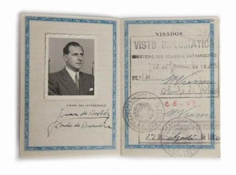  EN RECUERDO Y HOMENAJE A LOS QUE YA NO ESTÁN. 

Si pones en  GOOGLE   PASAPORTES EN LA MEMORIA  da igual 140