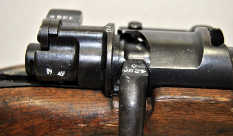 Buenas tardes,

estaba buscando más información sobre mi Mauser K98k, en referencia a los marcajes que 112