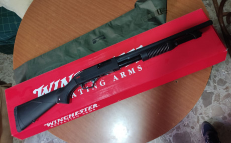 Vendo Escopeta Corredera WINCHESTER SXP DEFENDER con cañón de anima lisa cilíndrico, recamara de 76 mm 00