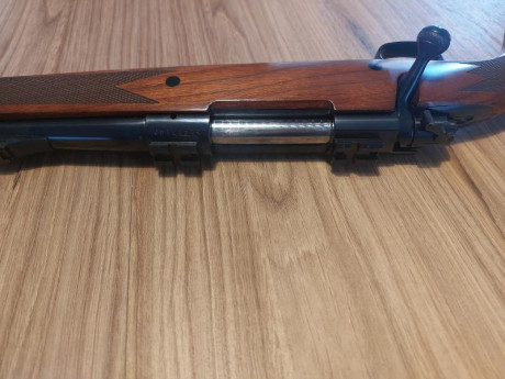 Rifle de cerrojo Winchester 70 en calibre 7mm remington magnum.

Buen estado general como se puede ver 20