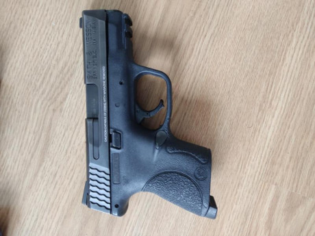 vendo mi arma personal, guiada en A, en buen estado.
Se trata de una S&W MP9 Compact (cañón de 3.5").
Se 02