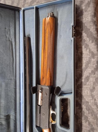 Un amigo vende collera de escopetas FN auto5

- una es calibre 20/70, báscula de acero, cañón de 71cm, 20