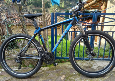 Bicicleta de montaña Minali, cuadro aluminio,cambios shimano deore , frenos de disco shimano , suspensión 01