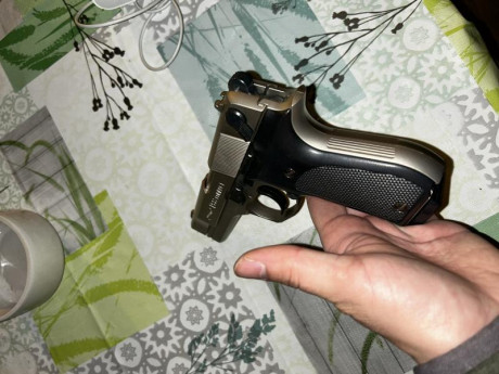 Vendo pistola Walther p88 compact  nikel  de FOGUEO con una caja de balas 9mm pak.  La compré para enseñar 01