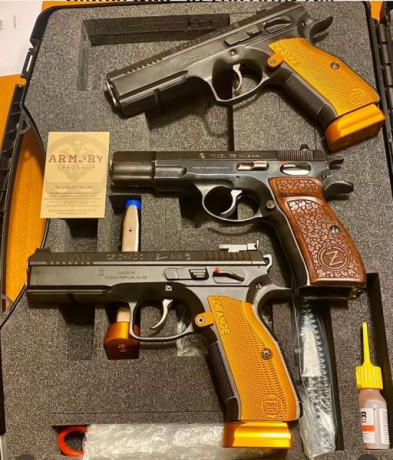 Hola amigos! ya que se muestran tantas armas buenas creo que a los propietarios de una cz 75 se nos tendría 80