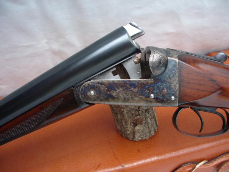 Hola. Hace poco compré una escopeta JABE (J. Antonio Belasategui) nueva, del 12-70, en la Armería Ravell. 132