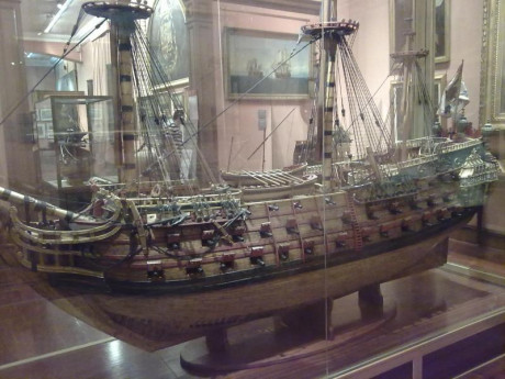 Acabo de visitar el Museo Naval de Madrid.
Como ya sufrimos con el traslado del Museo del Ejército de 52