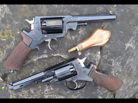 Para los interesados, ya estan disponibles los primeros ejemplares (Preserie) del nuevo revolver reproduccion 50