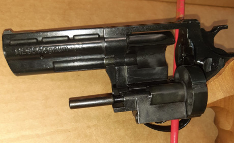 Revolver sistema Flobert cal. 6mm marca ME fabricación alemana guiado en AE, doy tres cajas de 100 unidades 20