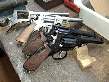 Para los interesados, ya estan disponibles los primeros ejemplares (Preserie) del nuevo revolver reproduccion 80