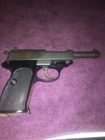 Pistola Walther P1 9mm de armazón de aluminio, con el tornillo de refuerzo que empezaron a poner en el 01