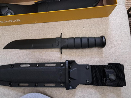 Vendo en estado de nuevo (ver fotos) cuchillo KA BAR full size black KB1213 ,con funda KA BAR rígida a 02