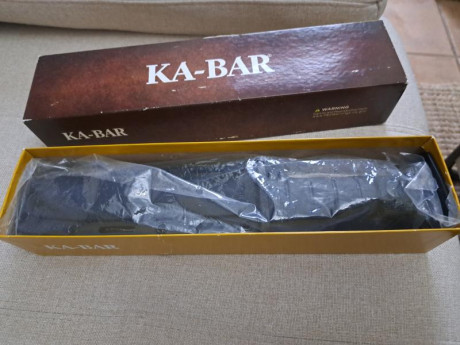 Vendo en estado de nuevo (ver fotos) cuchillo KA BAR full size black KB1213 ,con funda KA BAR rígida a 21