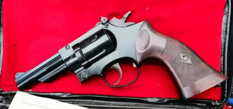 Cambio revólver Crosman modelo 38C, calibre 5,5 por carabina clásica del 4,5.
Al revólver le falta una 01