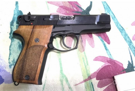 Se ofrece una magnífica pistola Walther P88 Compact cal. 9x19 cachas de madera nill, 1 cargador de 14 01