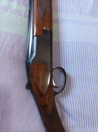 Se vende superpuesta Browning B25 game gun calibre 12, cañones de 70cm tres y una estrella,selector de 01