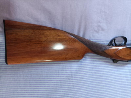 Se vende superpuesta Browning B25 game gun calibre 12, cañones de 70cm tres y una estrella,selector de 00