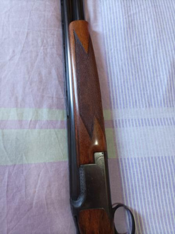 Se vende superpuesta Browning B25 game gun calibre 12, cañones de 70cm tres y una estrella,selector de 32