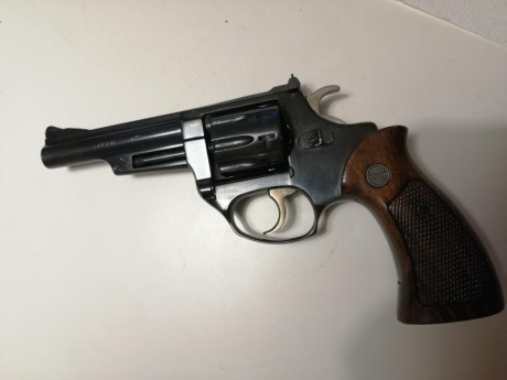 Pongo a la venta este Revolver, tiene Años pero está perfecto, tanto de Pavón como de mecanismos y madera. 00