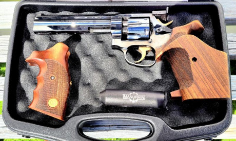 Vendo revolver manurhin mr 73 calibre 32, estado impecable, con poco tiempo y poquísimos disparos, con 01