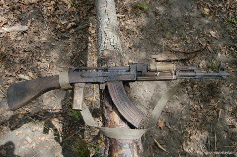 Найдите ак. АК-74 Сомали. АК 47 сомалийского пирата. Ак47 африканские браконьеры. Ржавый АК 47.