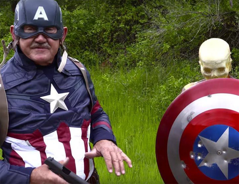 imagen de [Vídeo] Jerry Miculek somete el escudo del Capitán América a un test balístico