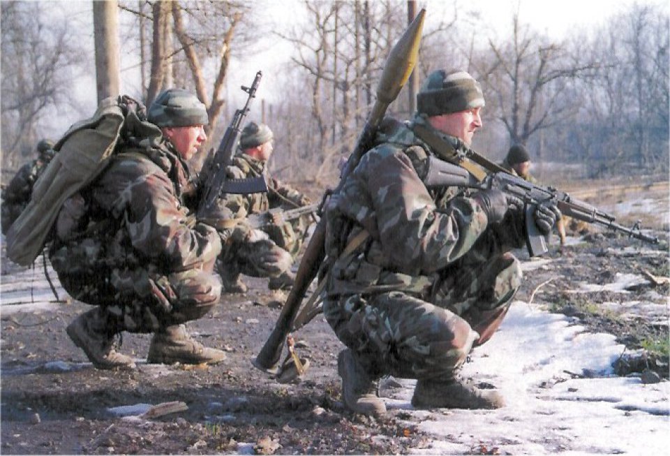 imagen de Pilladas las Fuerzas Armadas Rusas usando el AI AW y el HK417