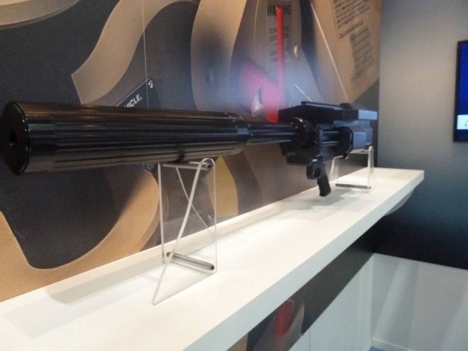 imagen de Nueva semiautomática calibre 50 BMG silenciada para disparar sin apoyo