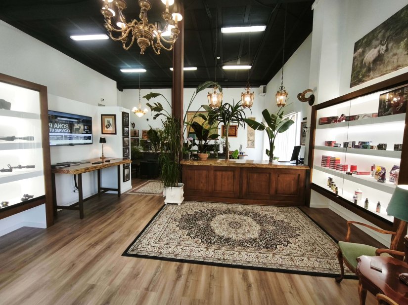 Armeria Blackrecon reabre su tienda tras la reforma por la Dana