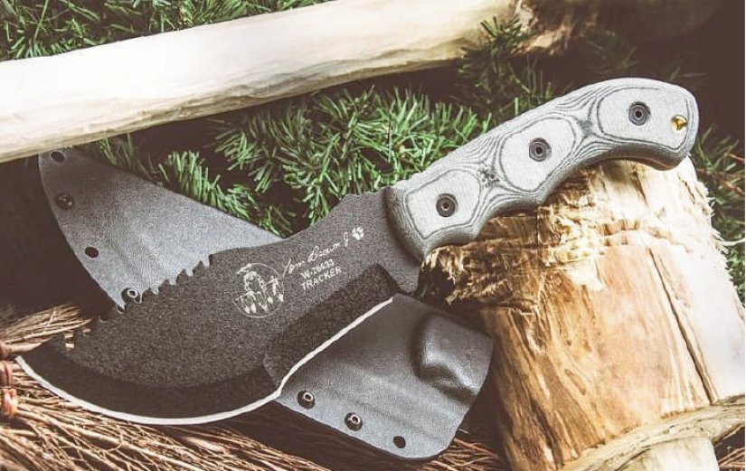 Versión del cuchillo Tracker fabricado con licencia por Tops