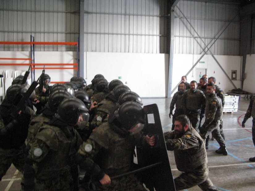 Ejercicios de entrenamiento del Grupo Táctico Ligero Protegido (GTLP)
