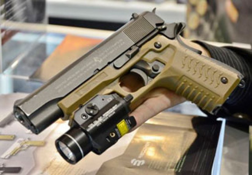 Empuñadura Recover Tactical CC3 con raíl Picatinny para la pistola Colt 1911